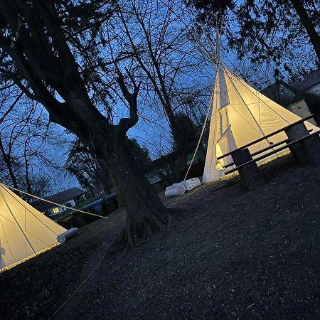 Chateau Moravany - Apartmany, Teepee A Wellness Ronow an der Doubrava Εξωτερικό φωτογραφία