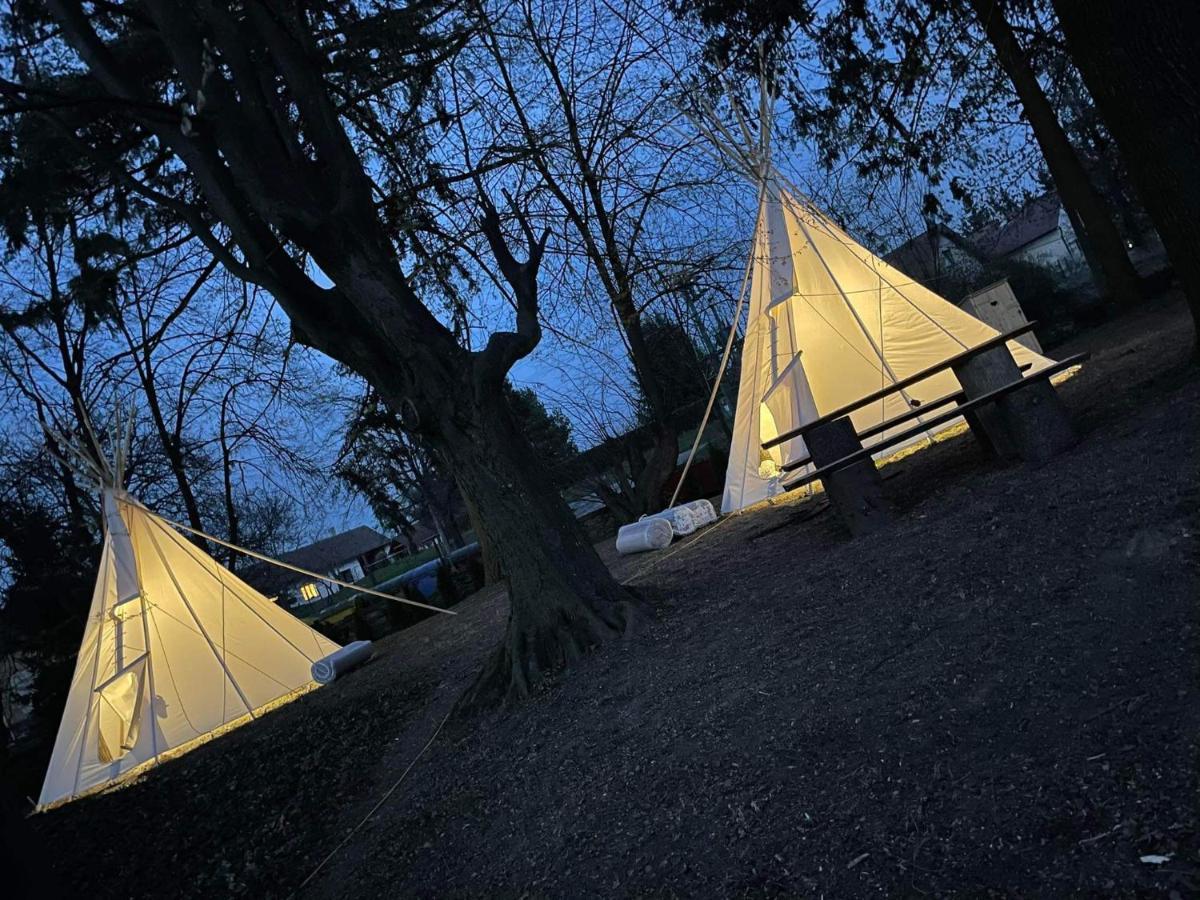 Chateau Moravany - Apartmany, Teepee A Wellness Ronow an der Doubrava Εξωτερικό φωτογραφία