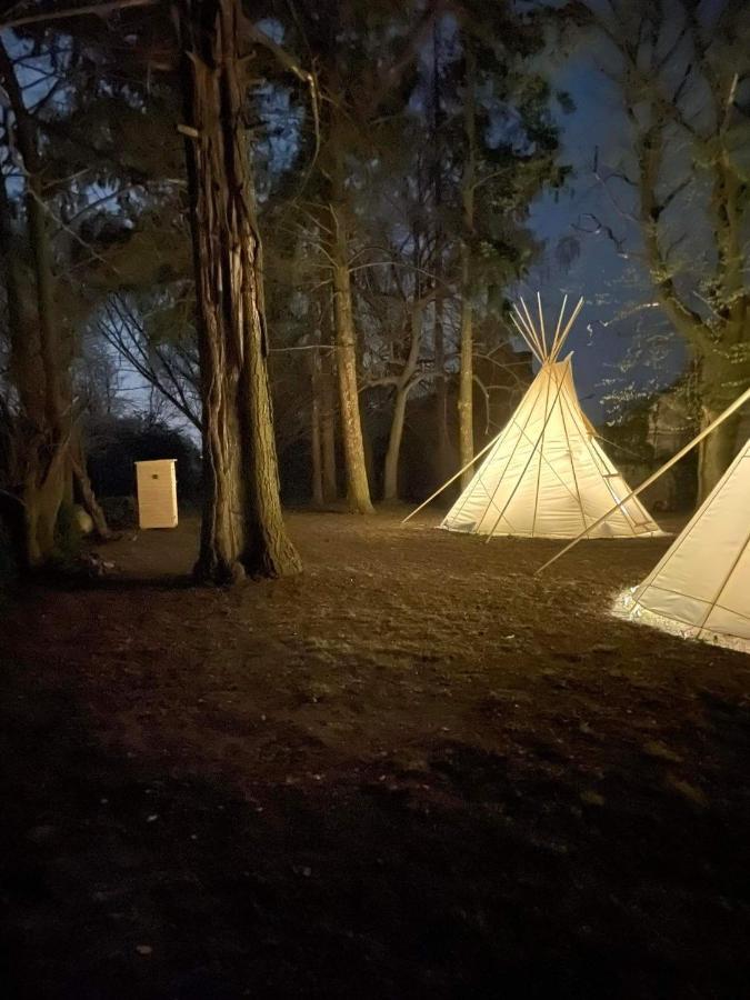 Chateau Moravany - Apartmany, Teepee A Wellness Ronow an der Doubrava Εξωτερικό φωτογραφία