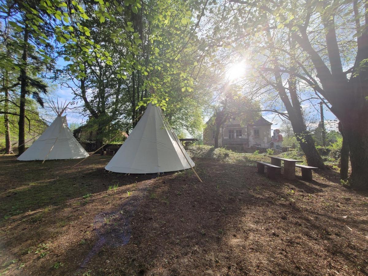Chateau Moravany - Apartmany, Teepee A Wellness Ronow an der Doubrava Εξωτερικό φωτογραφία