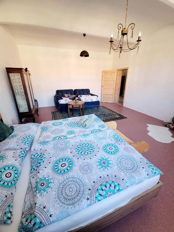 Chateau Moravany - Apartmany, Teepee A Wellness Ronow an der Doubrava Εξωτερικό φωτογραφία