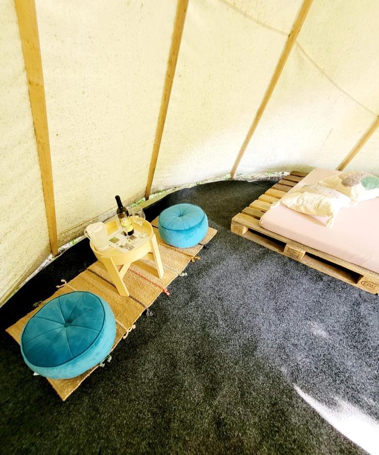 Chateau Moravany - Apartmany, Teepee A Wellness Ronow an der Doubrava Εξωτερικό φωτογραφία