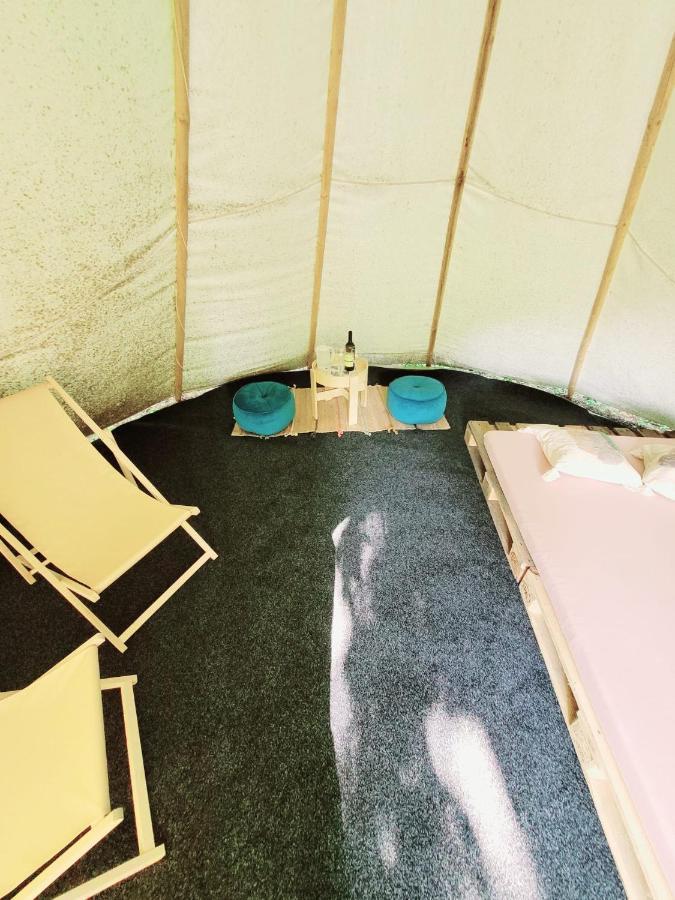 Chateau Moravany - Apartmany, Teepee A Wellness Ronow an der Doubrava Εξωτερικό φωτογραφία
