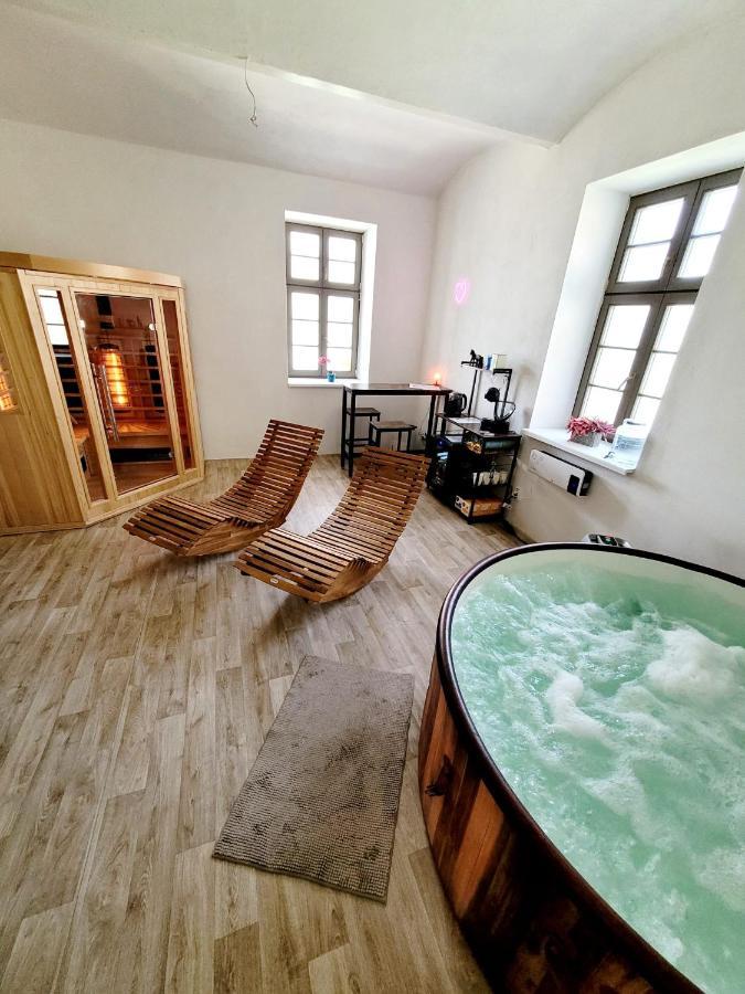 Chateau Moravany - Apartmany, Teepee A Wellness Ronow an der Doubrava Εξωτερικό φωτογραφία