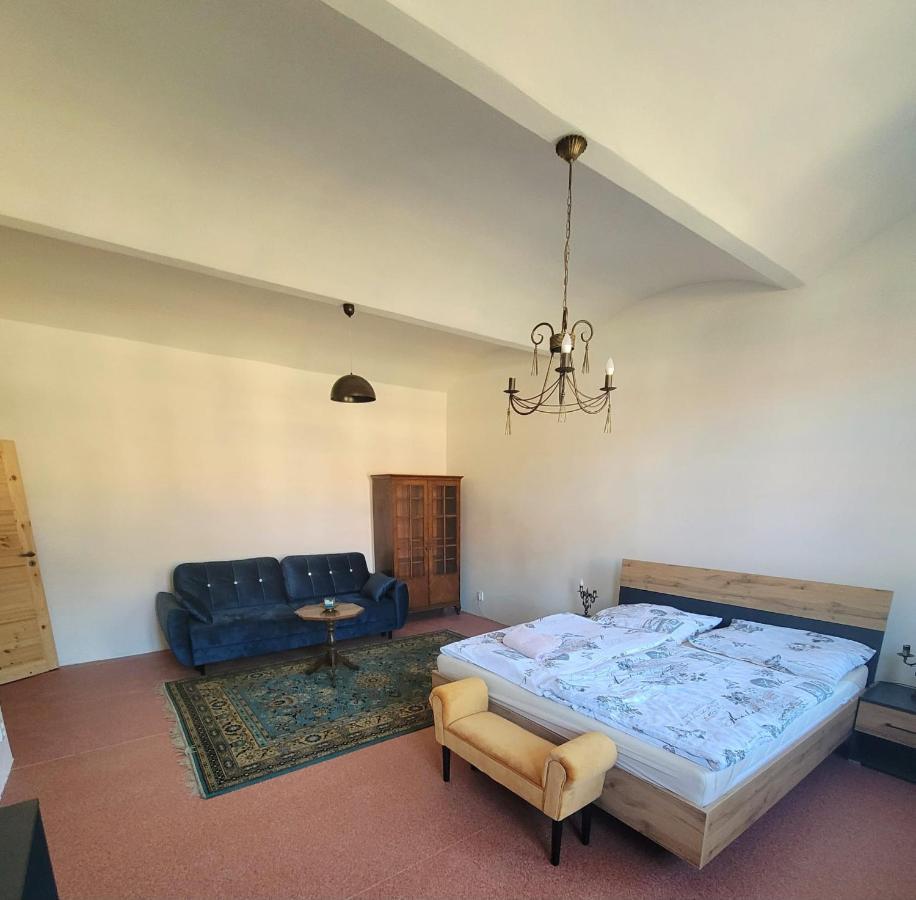 Chateau Moravany - Apartmany, Teepee A Wellness Ronow an der Doubrava Εξωτερικό φωτογραφία