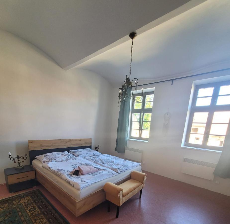 Chateau Moravany - Apartmany, Teepee A Wellness Ronow an der Doubrava Εξωτερικό φωτογραφία